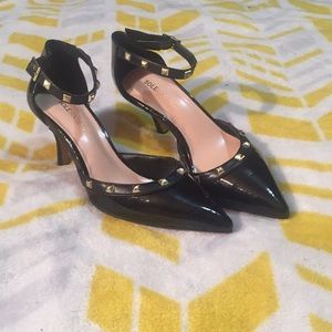 6.5  women’s Black Solesociety pumps